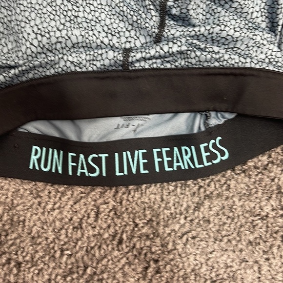 Nike dri-fit black slate blue stretch capri running pants women’s size M - Picture 12 of 12